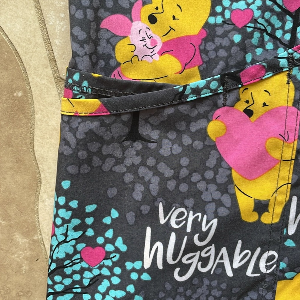 Disney Winnie the pooh, Very huggable scrub top M - Picture 4 of 6